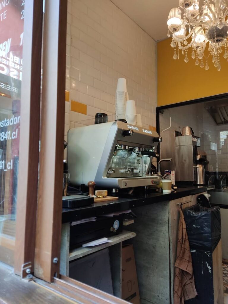 3841 Coffee Roasters cafetera desde el exterior